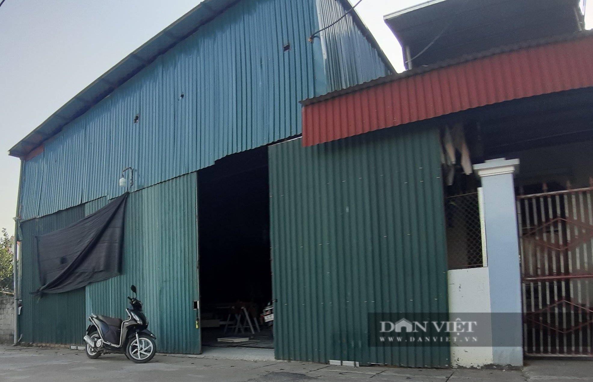 Hệ lụy sau Quy hoạch hành lang thoát lũ sông Đáy (Bài 2): Hàng loạt nhà ở, nhà xưởng nằm trên hàng lang thoát lũ - Ảnh 3.