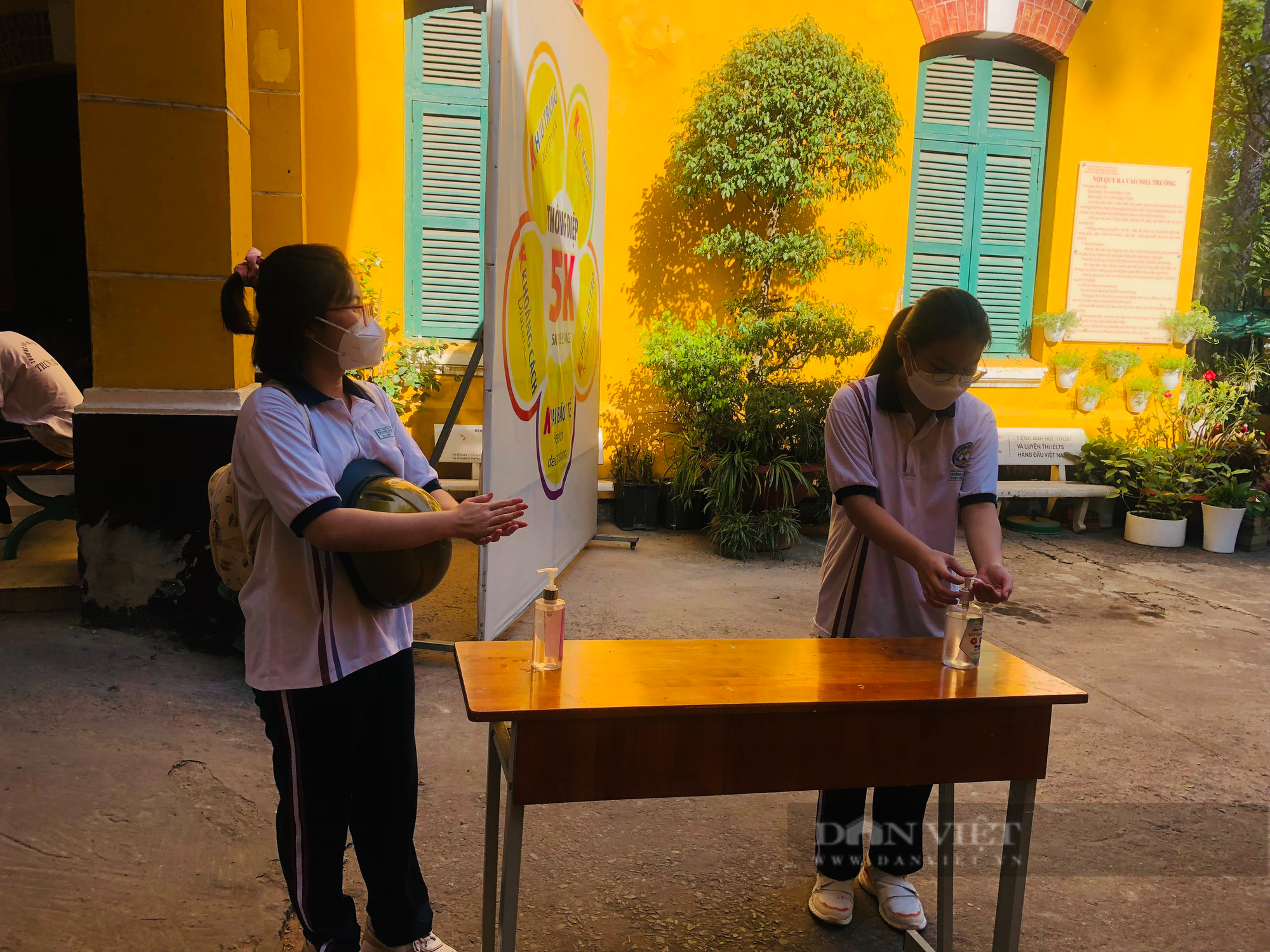 Đi học trực tiếp: Con đã lớn nhưng vẫn rất lo! - Ảnh 2.