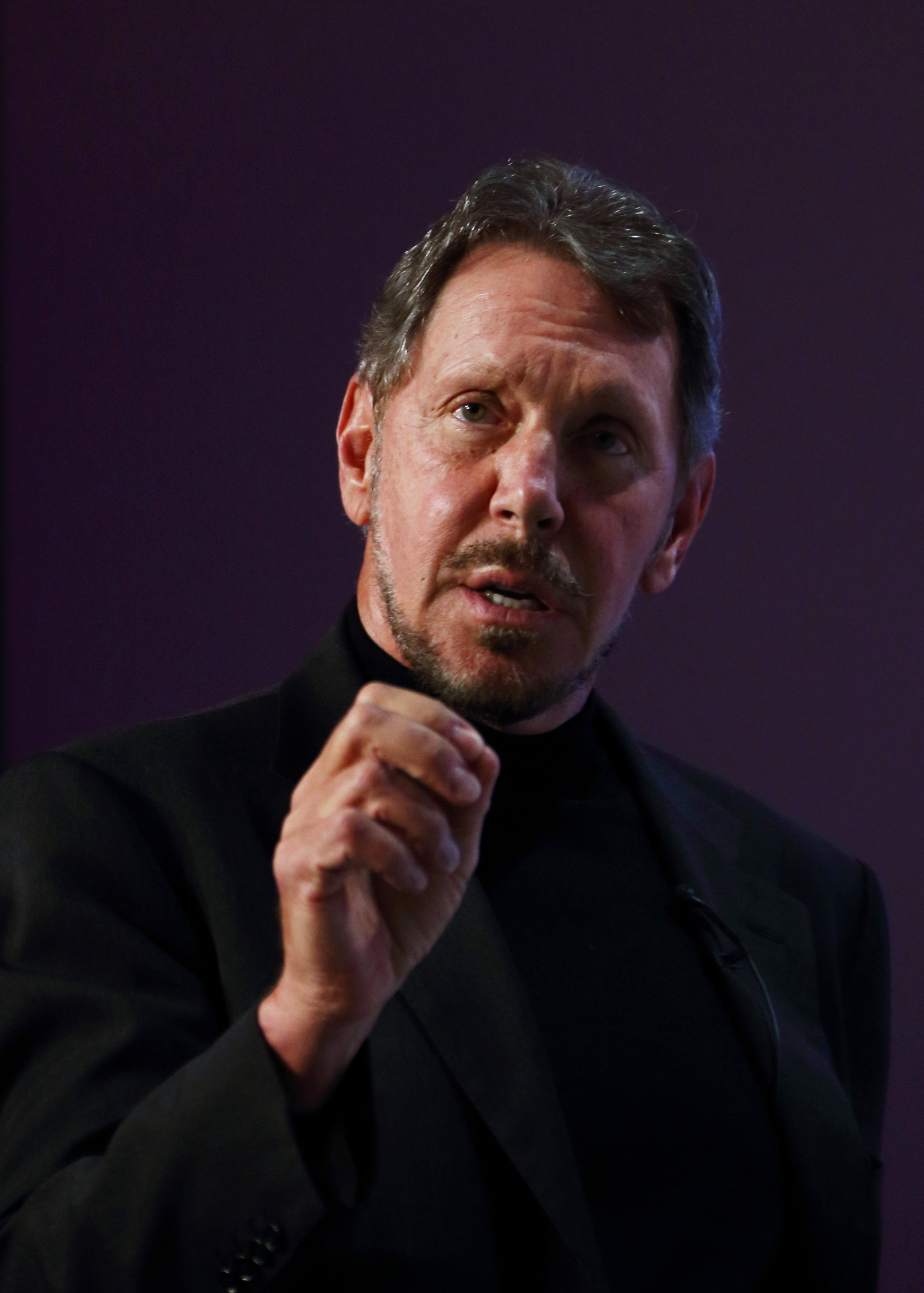 Larry Ellison, giám đốc điều hành của Oracle Corp. phát biểu tại Hội nghị thượng đỉnh nền kinh tế mới 2014 ở Tokyo vào ngày 9 tháng 4 năm 2014. Ảnh: @Bloomberg / Getty.