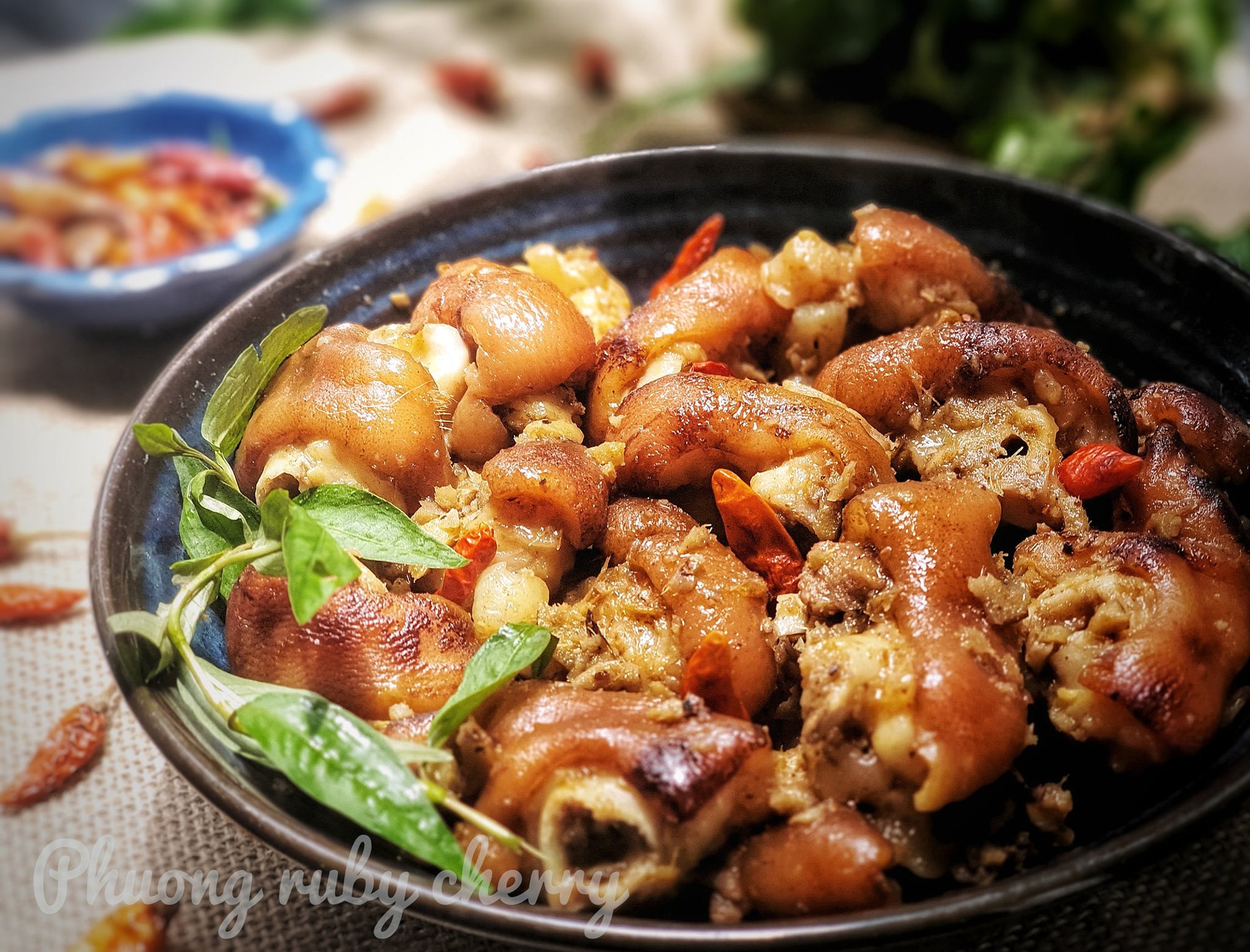 Muốn món giò nấu giả cầy thơm mềm, không hôi, đừng bỏ qua bước quan trọng này - Ảnh 2.
