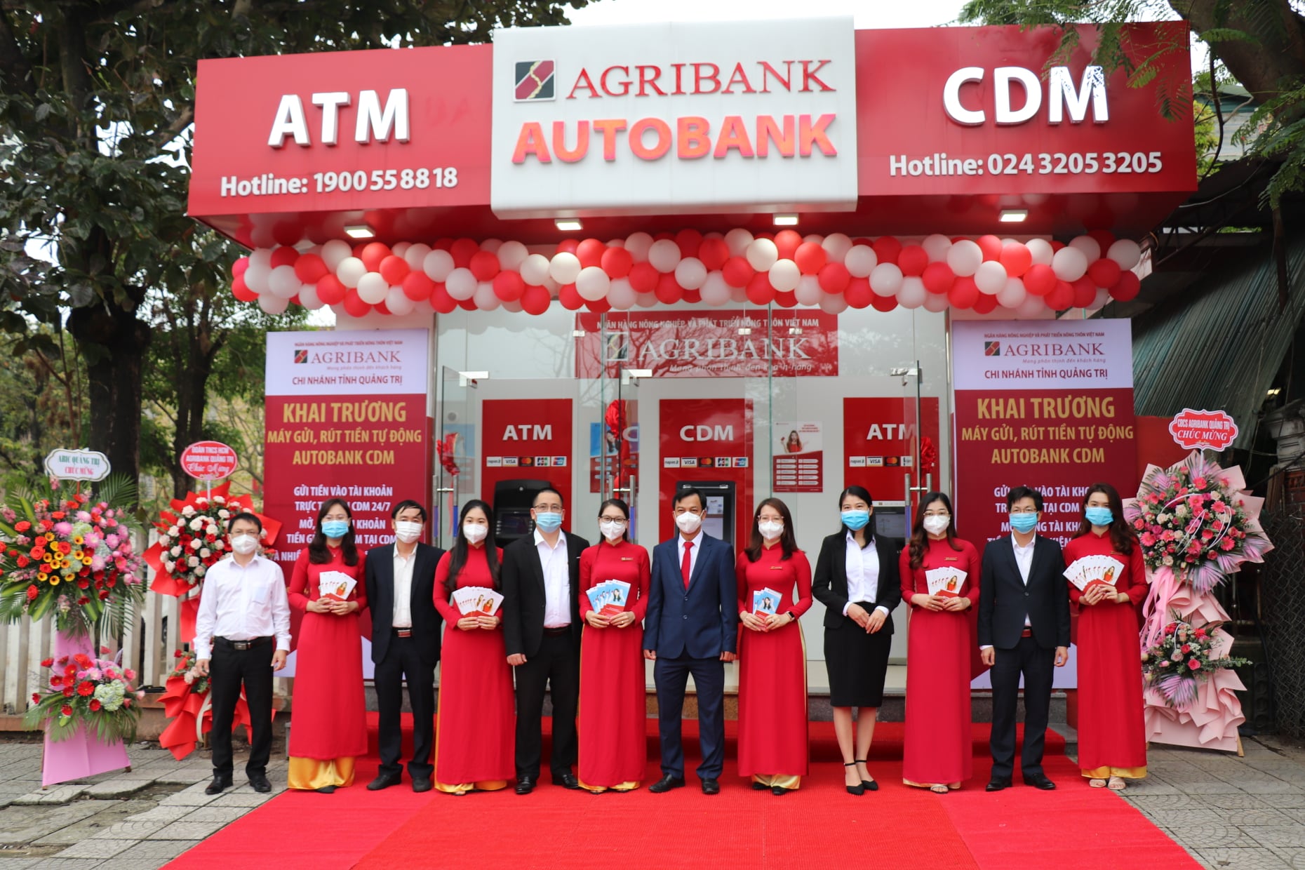 Quảng Trị: Agribank khai trương máy giao dịch tự động AutoBank - Ảnh 1.