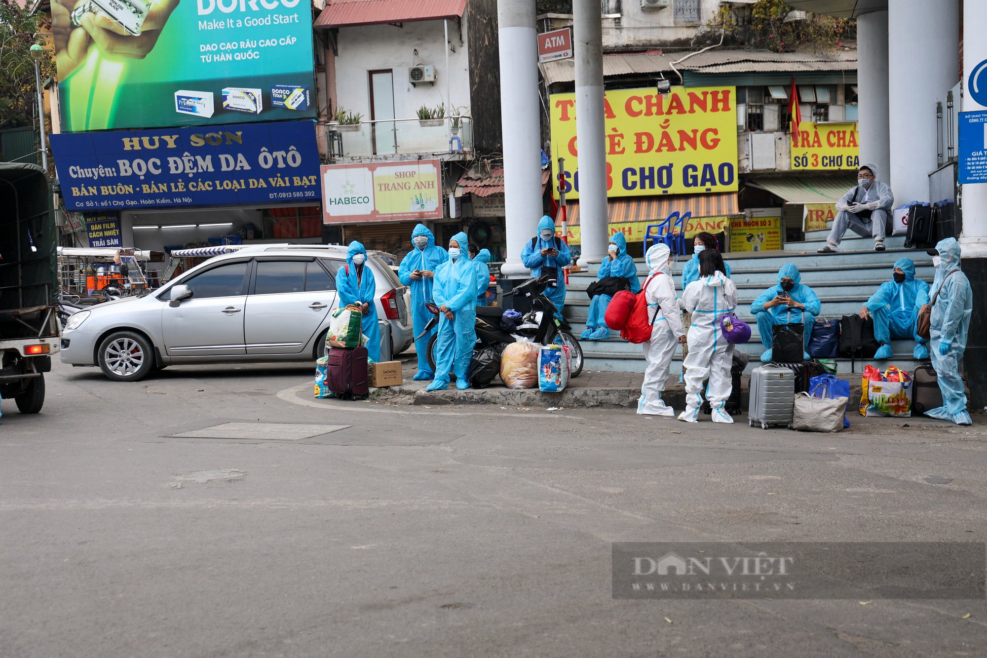Chốt kiểm soát dày đặc, phố cổ lại &quot;chăng dây&quot; chống dịch Covid-19 - Ảnh 8.