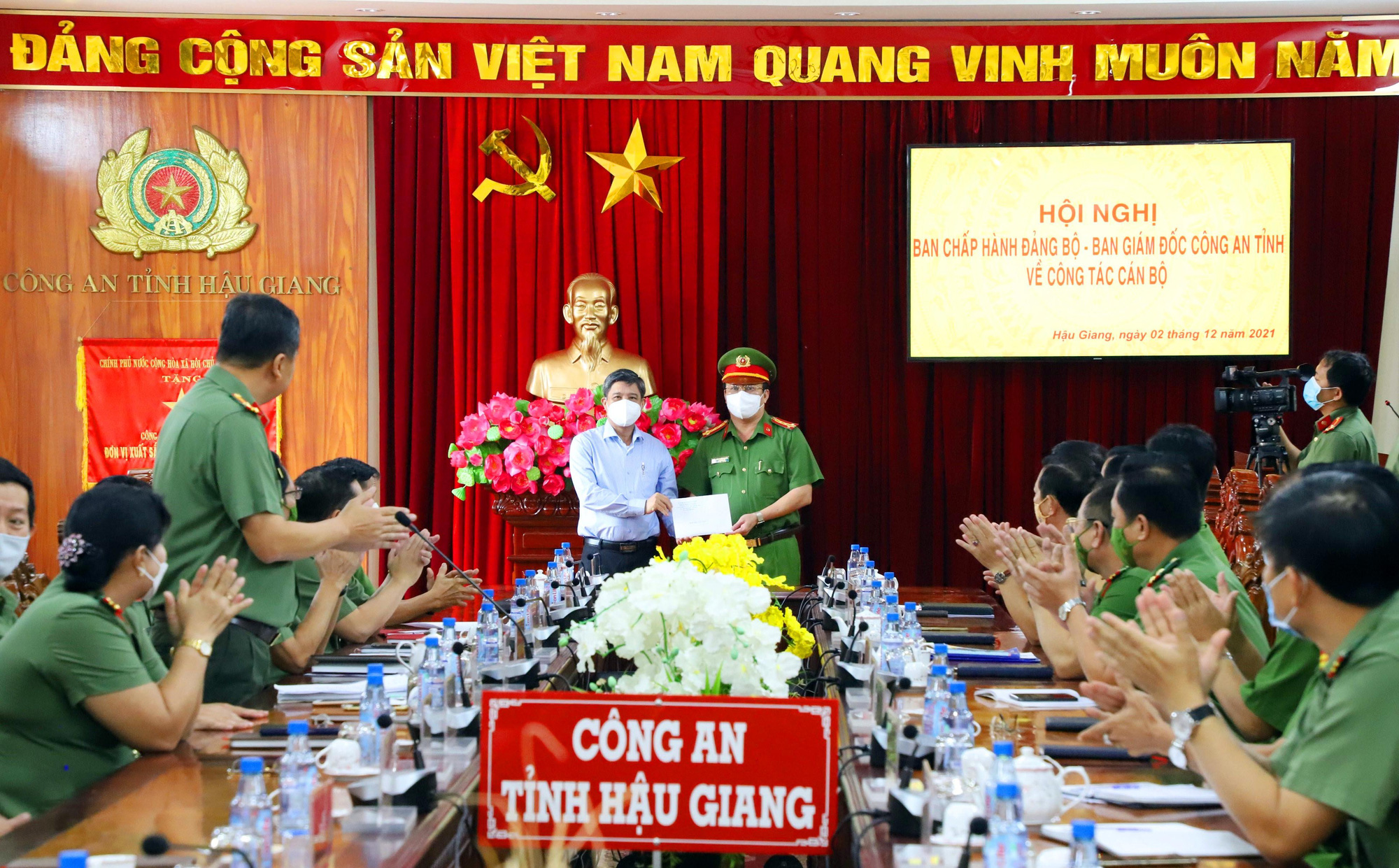 Hậu Giang: Khởi tố nhóm &quot;cò lúa&quot; lừa đảo chiếm đoạt khoảng 5 tỷ đồng - Ảnh 2.