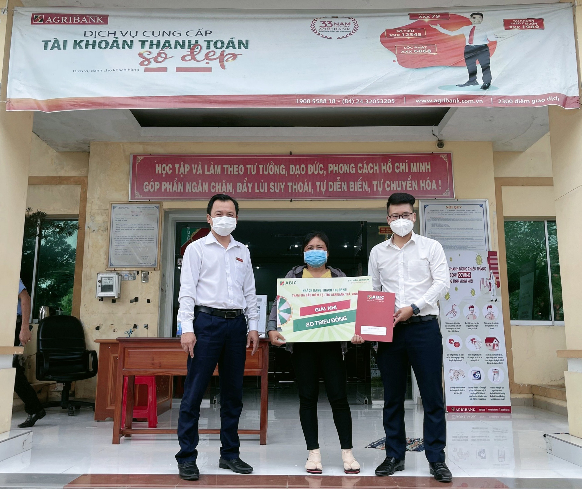 49 khách hàng ở miền Tây may mắn trúng thưởng Chương trình khuyến mại của Bảo hiểm Agribank - Ảnh 1.