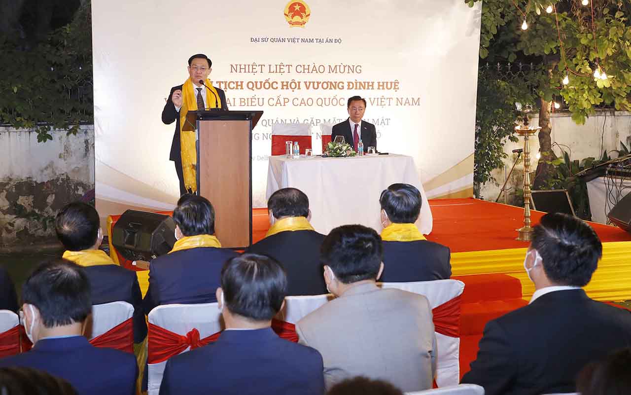 Chủ tịch Quốc hội Vương Đình Huệ chia sẻ khó khăn với  người Việt tại Ấn Độ do dịch Covid-19 - Ảnh 2.