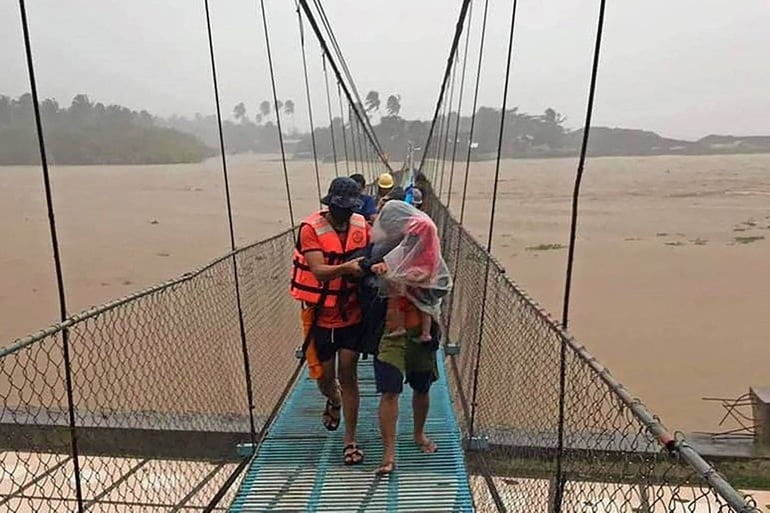 Siêu bão Rai đổ bộ Philippines, gần 200 nghìn người phải sơ tán - Ảnh 6.