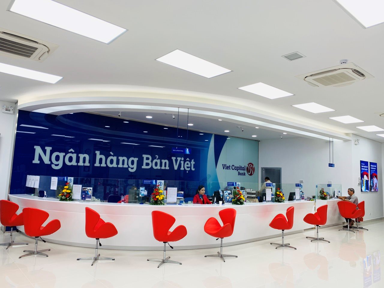 'Ông lớn' ngân hàng làm điều chưa từng có tiền lệ, ngân hàng tư nhân dần ‘lấn lướt’ - Ảnh 3.