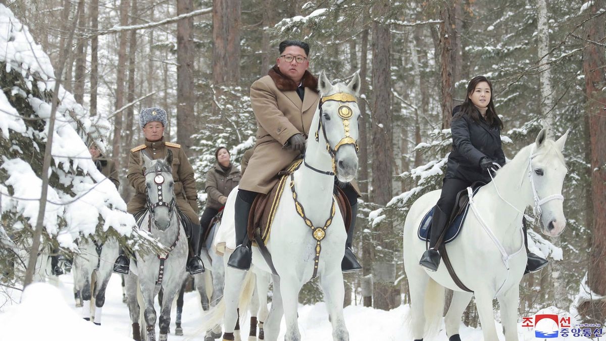 Chùm ảnh: Dấu ấn 10 năm cầm quyền của Kim Jong-un  - Ảnh 14.