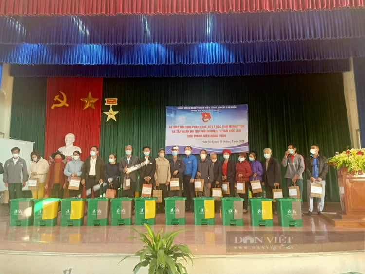 Tỉnh đoàn Hải Dương hỗ trợ khởi nghiệp, việc làm cho thanh niên và hướng dẫn xử lý rác nông thôn - Ảnh 1.