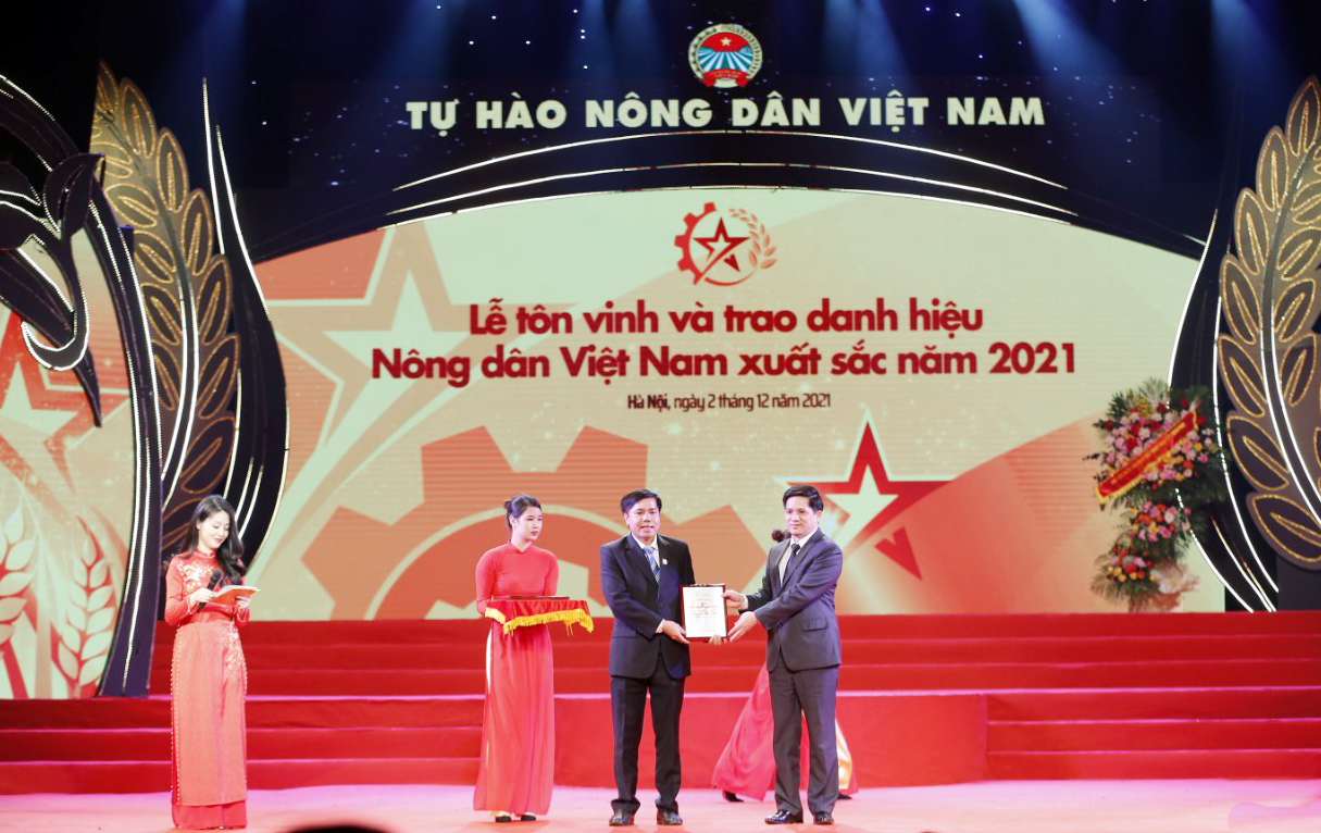 Lễ tôn vinh và trao danh hiệu cho 63 “Nông dân Việt Nam xuất sắc 2021” - Ảnh 1.
