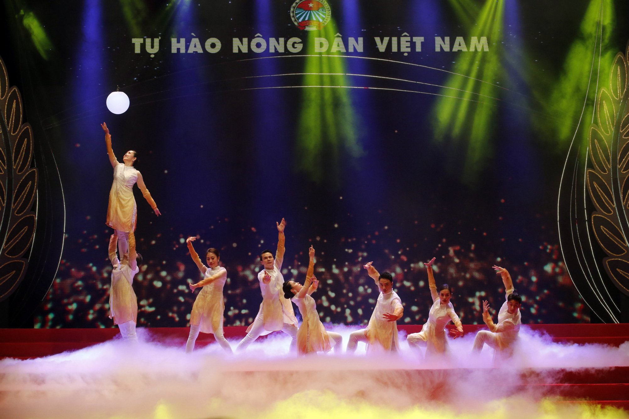 Lễ tôn vinh và trao danh hiệu cho 63 “Nông dân Việt Nam xuất sắc 2021” - Ảnh 2.