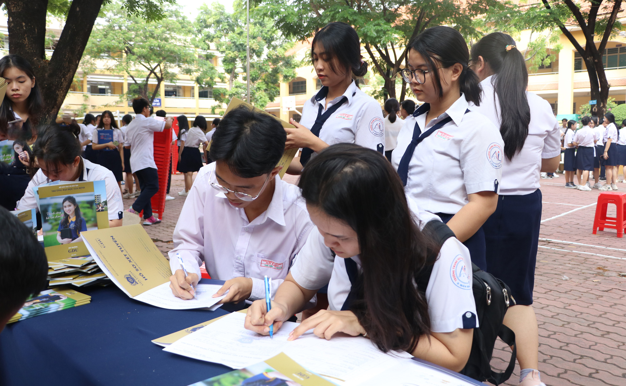 Trường đại học đầu tiên tại TP.HCM công bố đề án tuyển sinh năm 2022 - Ảnh 3.