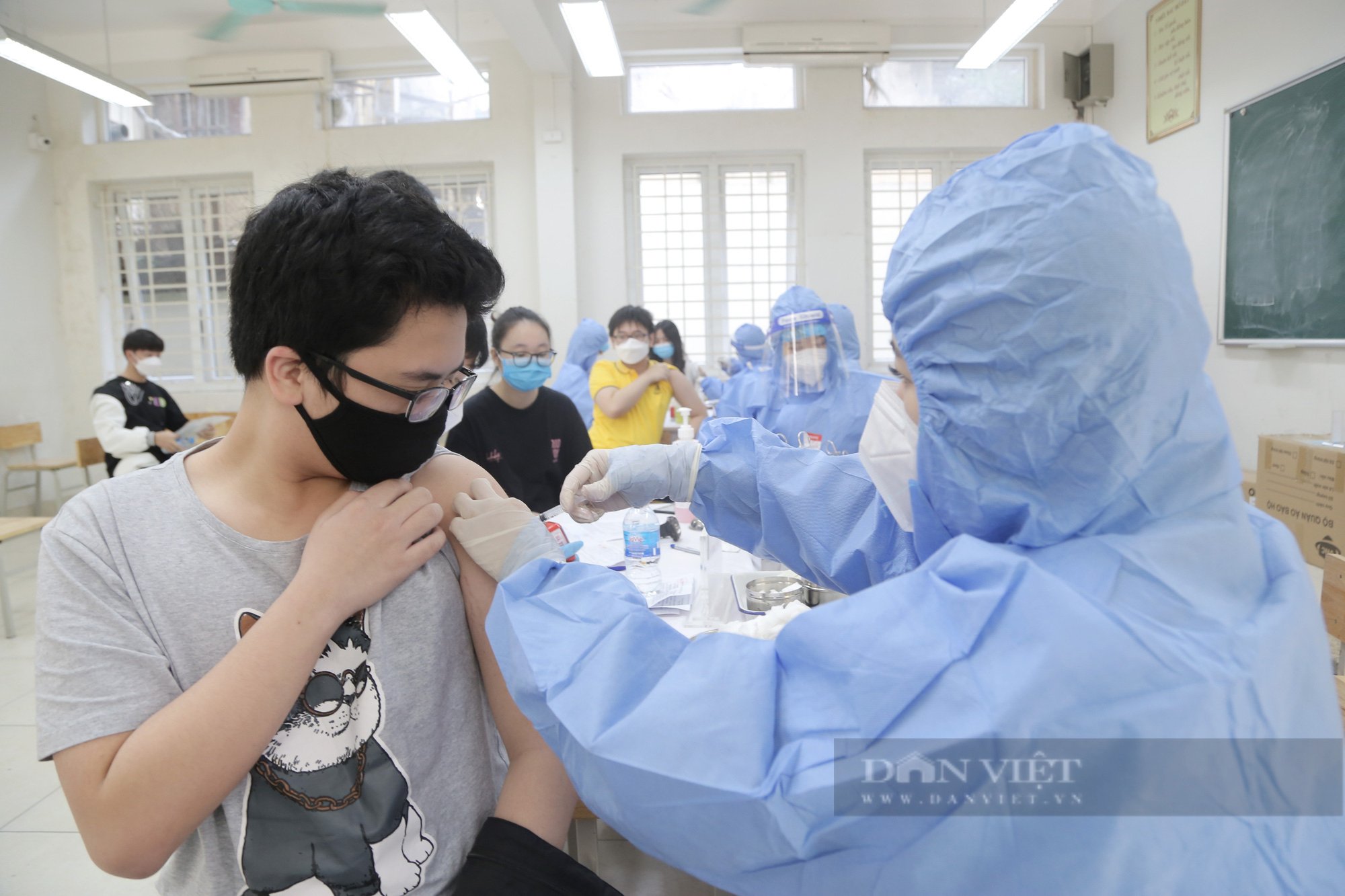Phụ huynh lo lắng, nhà trường khó khăn trước tin học sinh THPT đi học lại từ 6/12 - Ảnh 1.