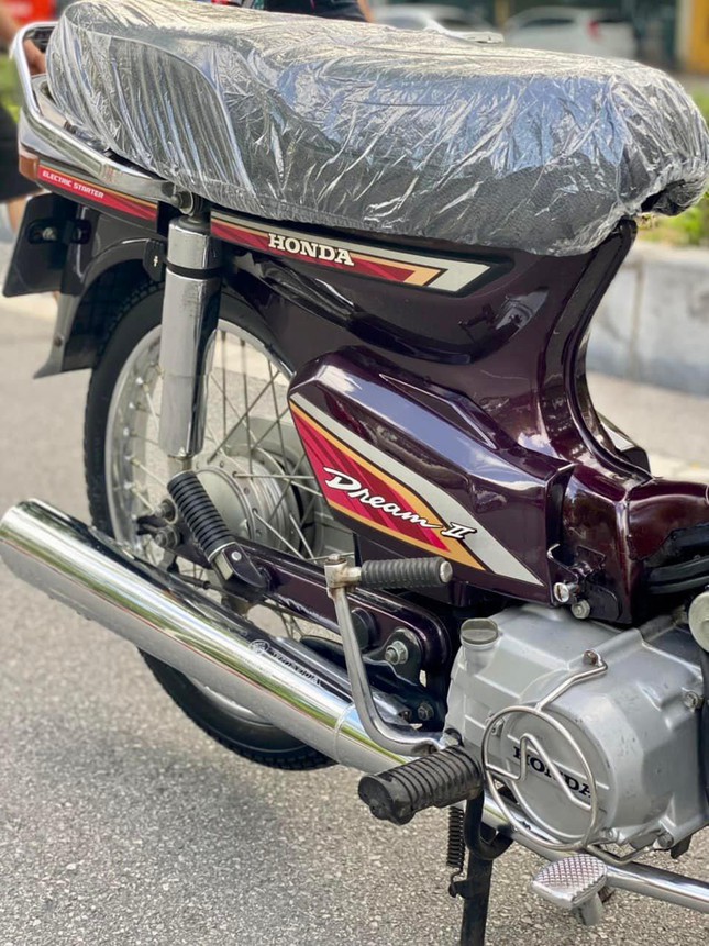 Honda Dream đời 2000 biển số tứ quý rao bán 170 triệu đồng - Ảnh 4.