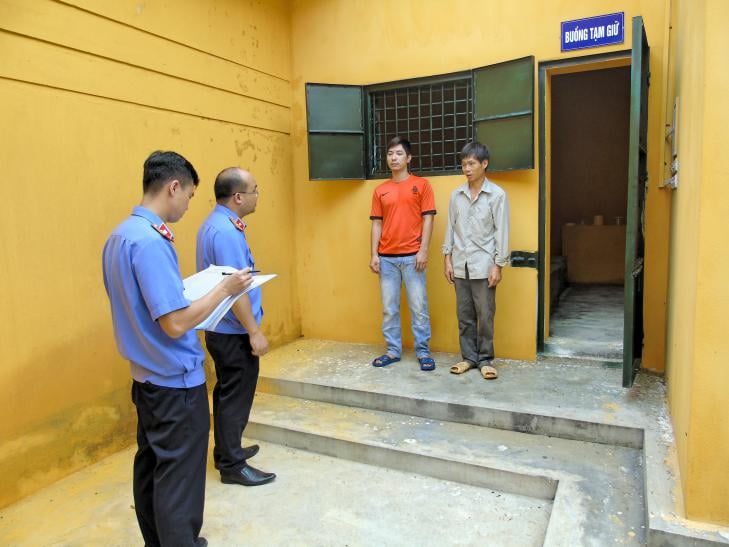 Mức ăn, chế độ mặc của người bị tạm giữ vừa được thay đổi - Ảnh 1.