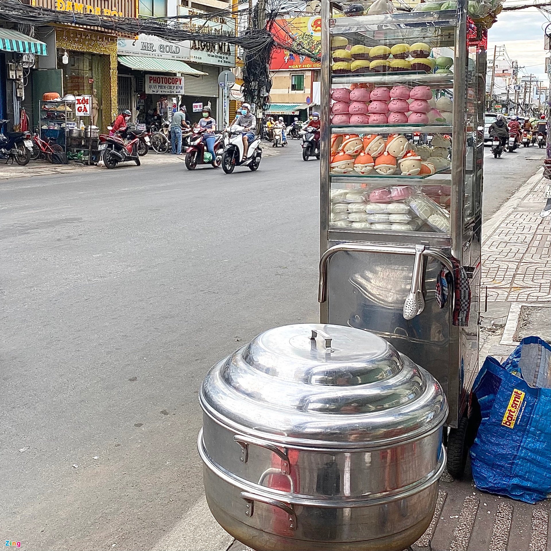 Bánh bao ông già Noel thu hút giới trẻ - Ảnh 6.