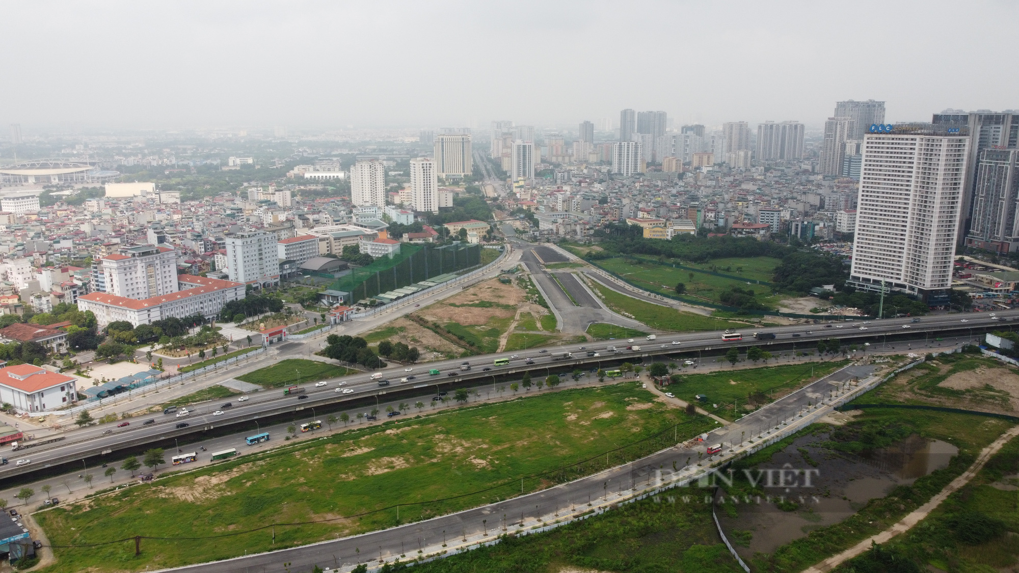 Đường 8 làn xe nối 2 vành đai dang dở, thành nơi đổ rác, phế thải - Ảnh 5.