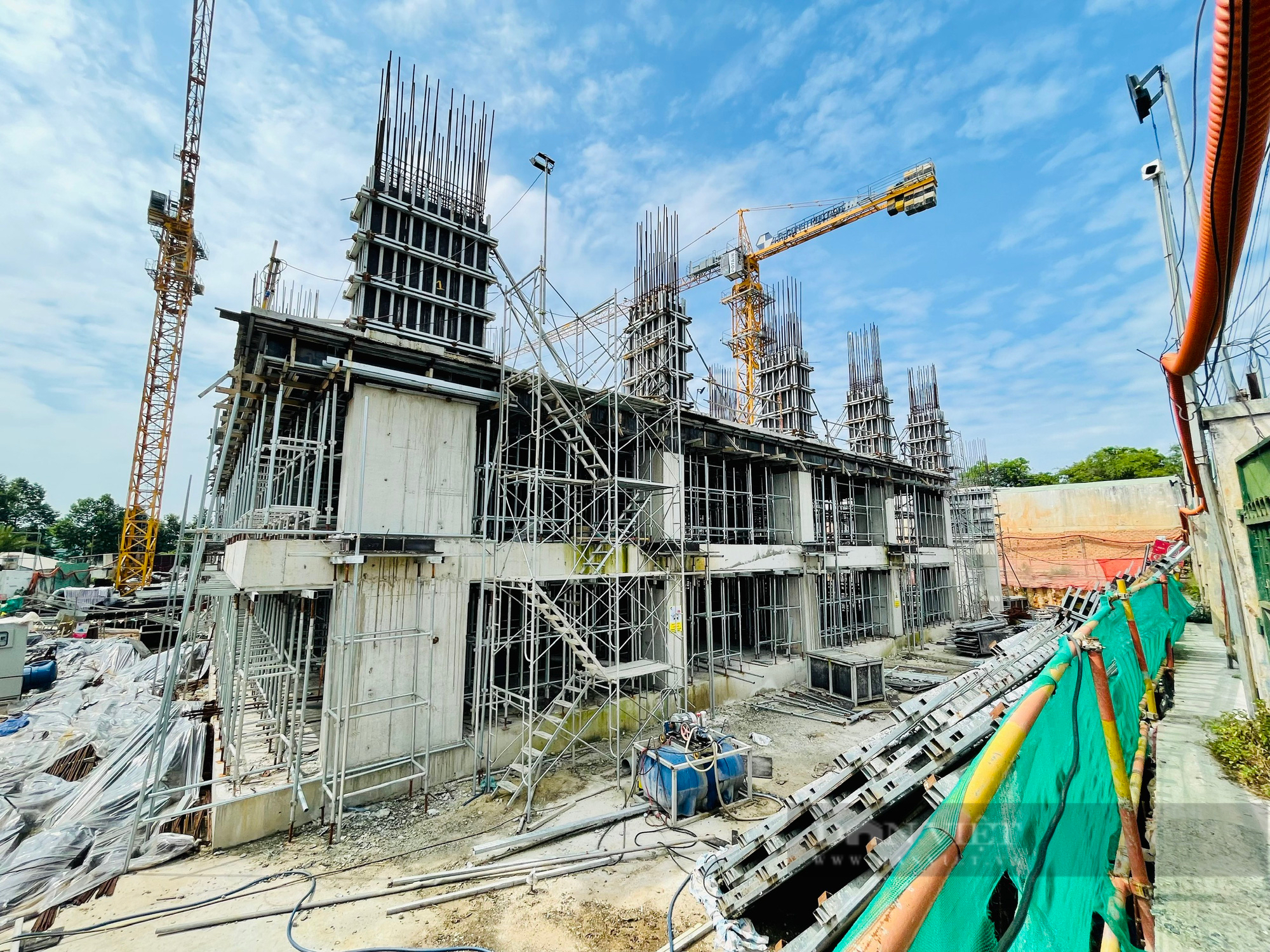 Công ty C-Holdings của Cường Đô la tiếp tục xây trái phép dự án C-River View - Ảnh 2.