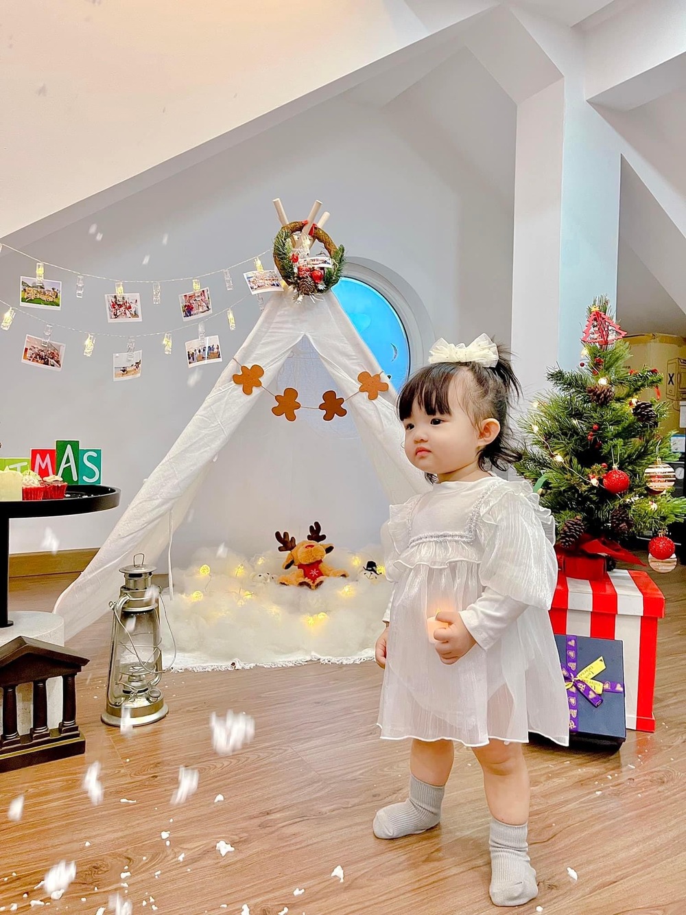 Nhà đẹp của sao Việt gây &quot;choáng&quot; vì được trang trí lộng lẫy đón Giáng Sinh  - Ảnh 5.