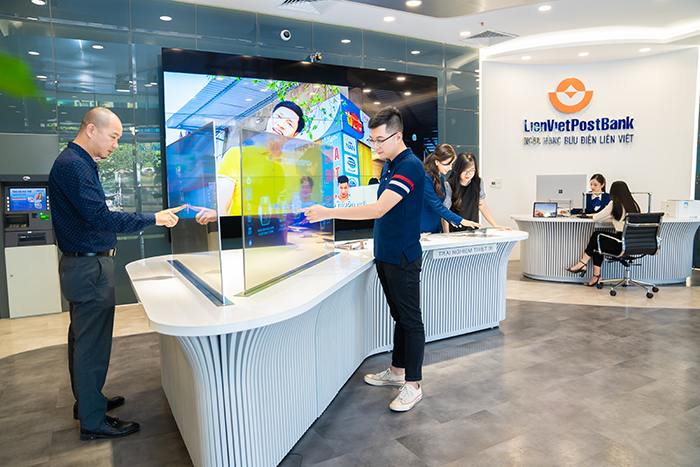 Trải nghiệm dịch vụ tại PGD thông minh của LienVietPostBank với nhiều phần quà hấp dẫn - Ảnh 2.