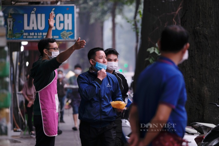 Bi hài: Quán phở nổi tiếng Hà Nội ở vùng cam &quot;lách luật&quot;, tất bật bê sang vùng vàng bán cho khách - Ảnh 5.