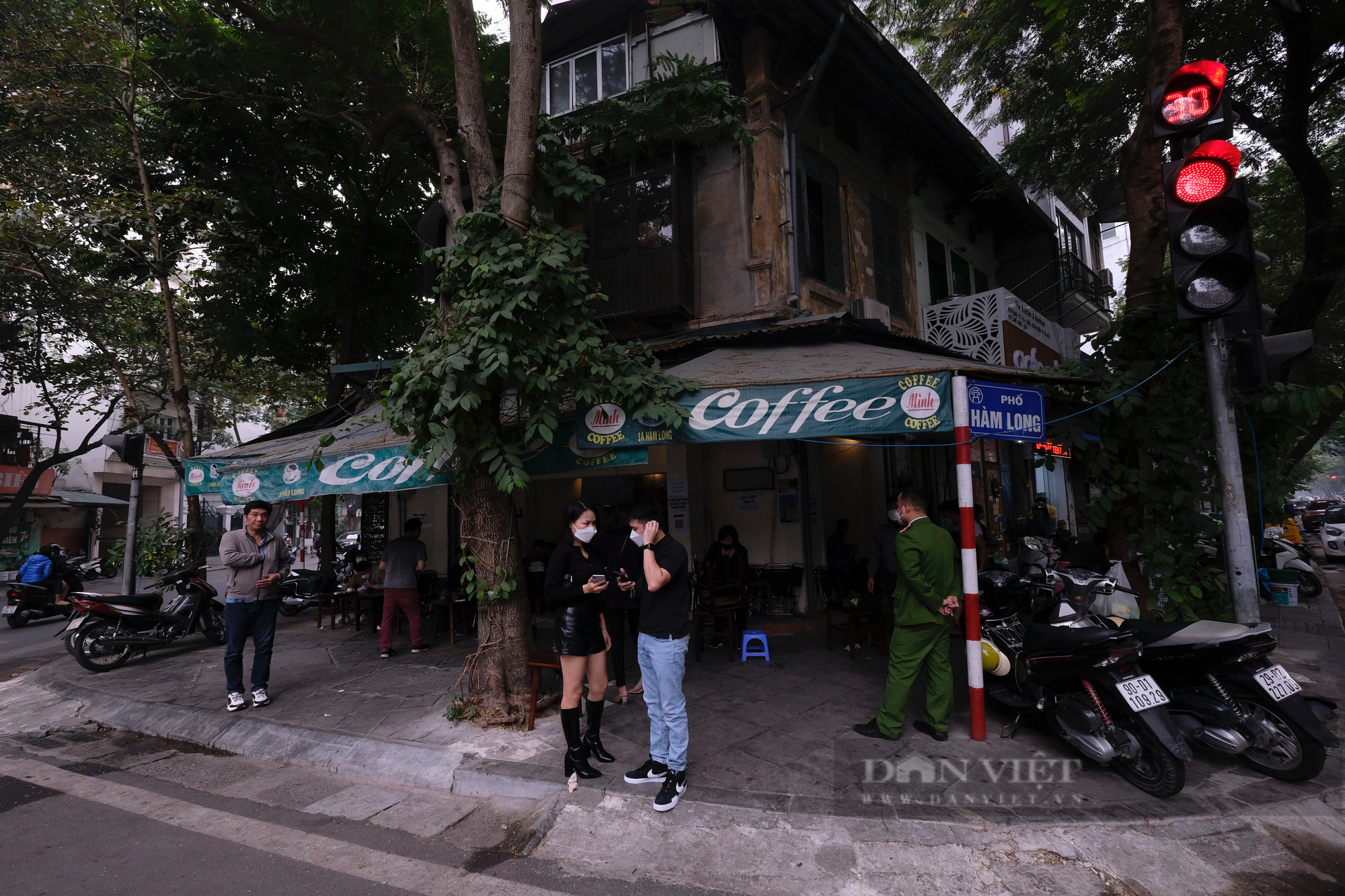Bi hài: Quán phở nổi tiếng Hà Nội ở vùng cam &quot;lách luật&quot;, tất bật bê sang vùng vàng bán cho khách - Ảnh 9.