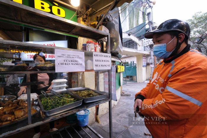 Trải lòng chủ hàng ăn uống ở quận nội thành Hà Nội: &quot;Được bán hàng mang về là may mắn rồi&quot; - Ảnh 5.