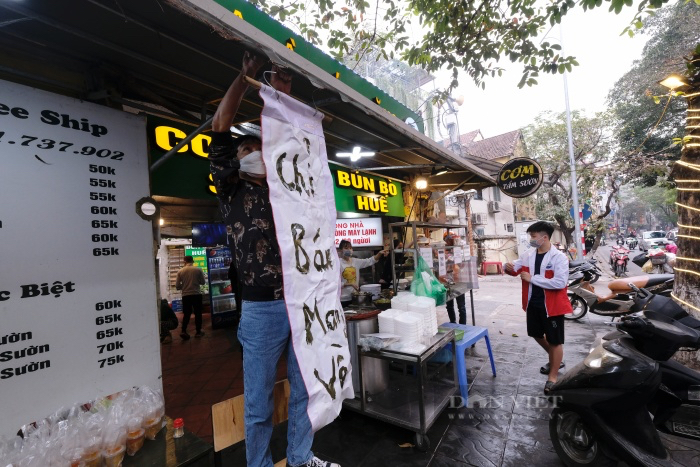 Trải lòng chủ hàng ăn uống ở quận nội thành Hà Nội: &quot;Được bán hàng mang về là may mắn rồi&quot; - Ảnh 2.