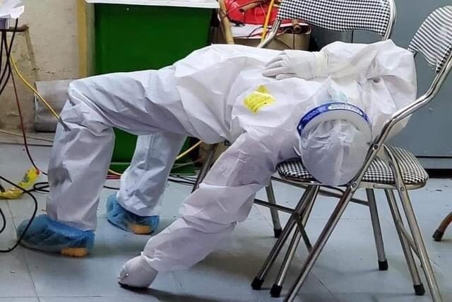 Nhân viên y tế công nghỉ việc giữa dịch Covid-19 kỳ IV: Cần chính sách để giữ &quot;tâm&quot;, giữ &quot;sức&quot; - Ảnh 1.