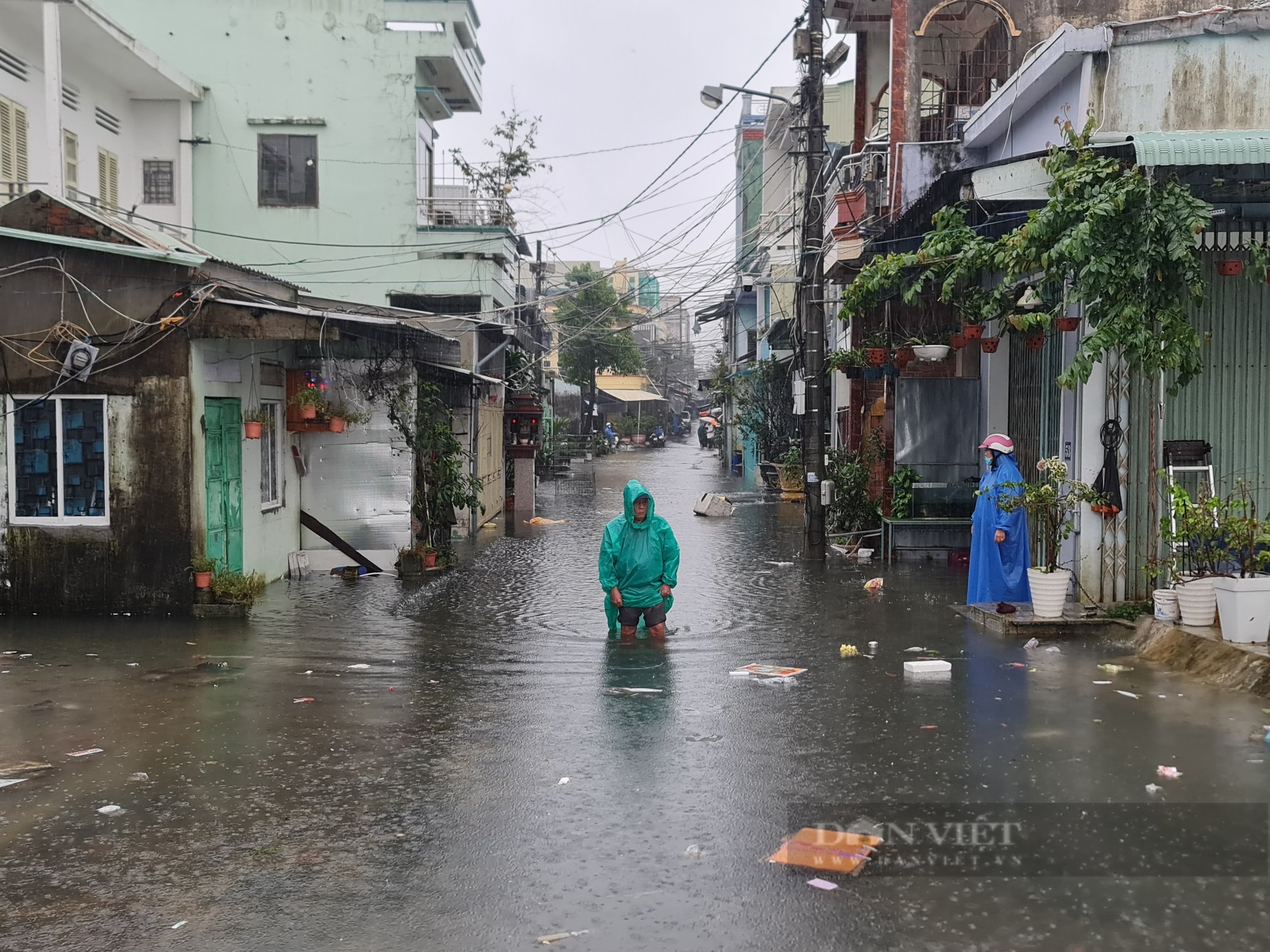Quảng Nam: Mưa lớn những ngày cuối năm, người dân bì bõm trong nước lũ - Ảnh 5.
