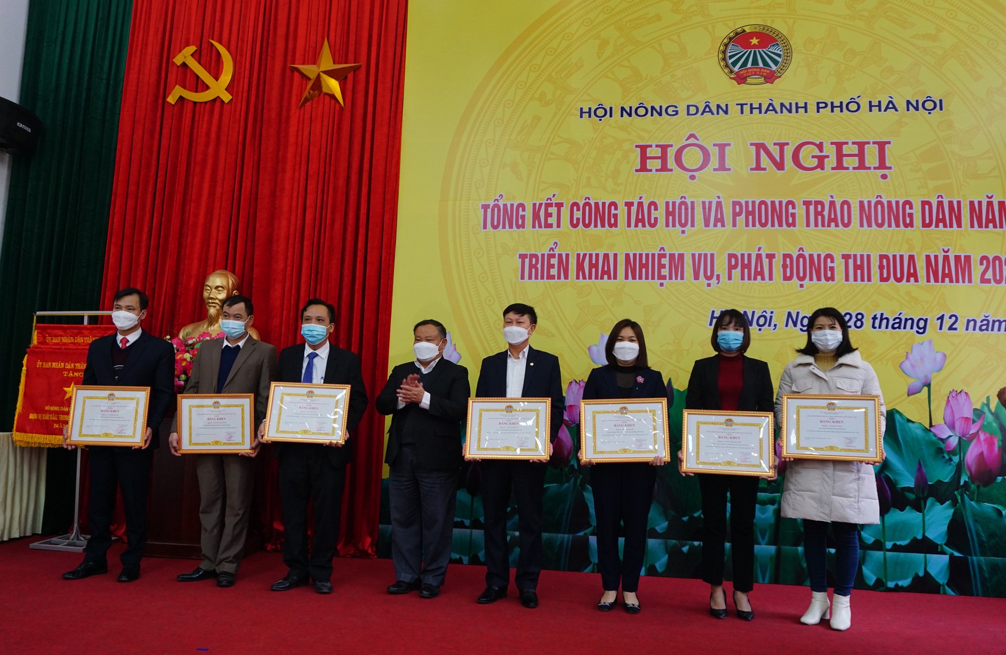 Hà Nội: Vượt khó qua đại dịch Covid-19, hơn 192.000 hộ nông dân sản xuất kinh doanh giỏi - Ảnh 2.