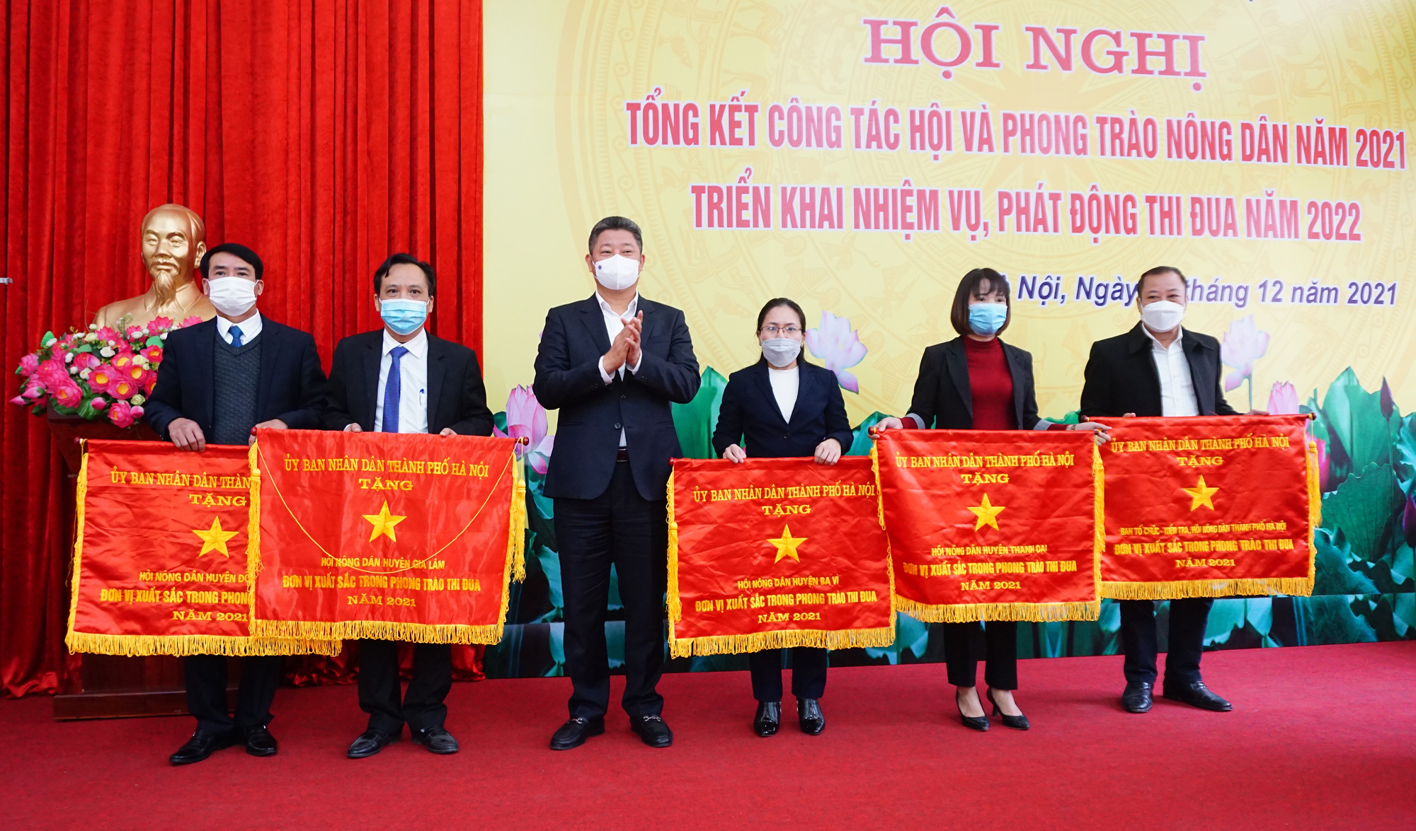 Hà Nội: Vượt khó qua đại dịch Covid-19, hơn 192.000 hộ nông dân sản xuất kinh doanh giỏi - Ảnh 3.
