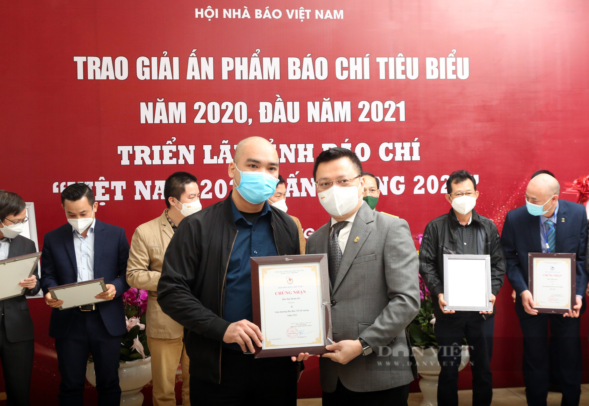 Báo Nông thôn Ngày nay đoạt Giải A bìa báo Tết ấn tượng năm 2021 - Ảnh 2.