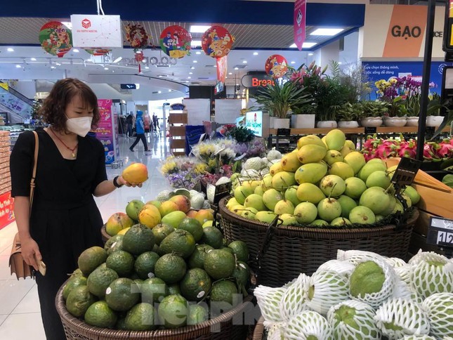 Tăng tốc bung hàng, giảm giá cuối năm - Ảnh 3.
