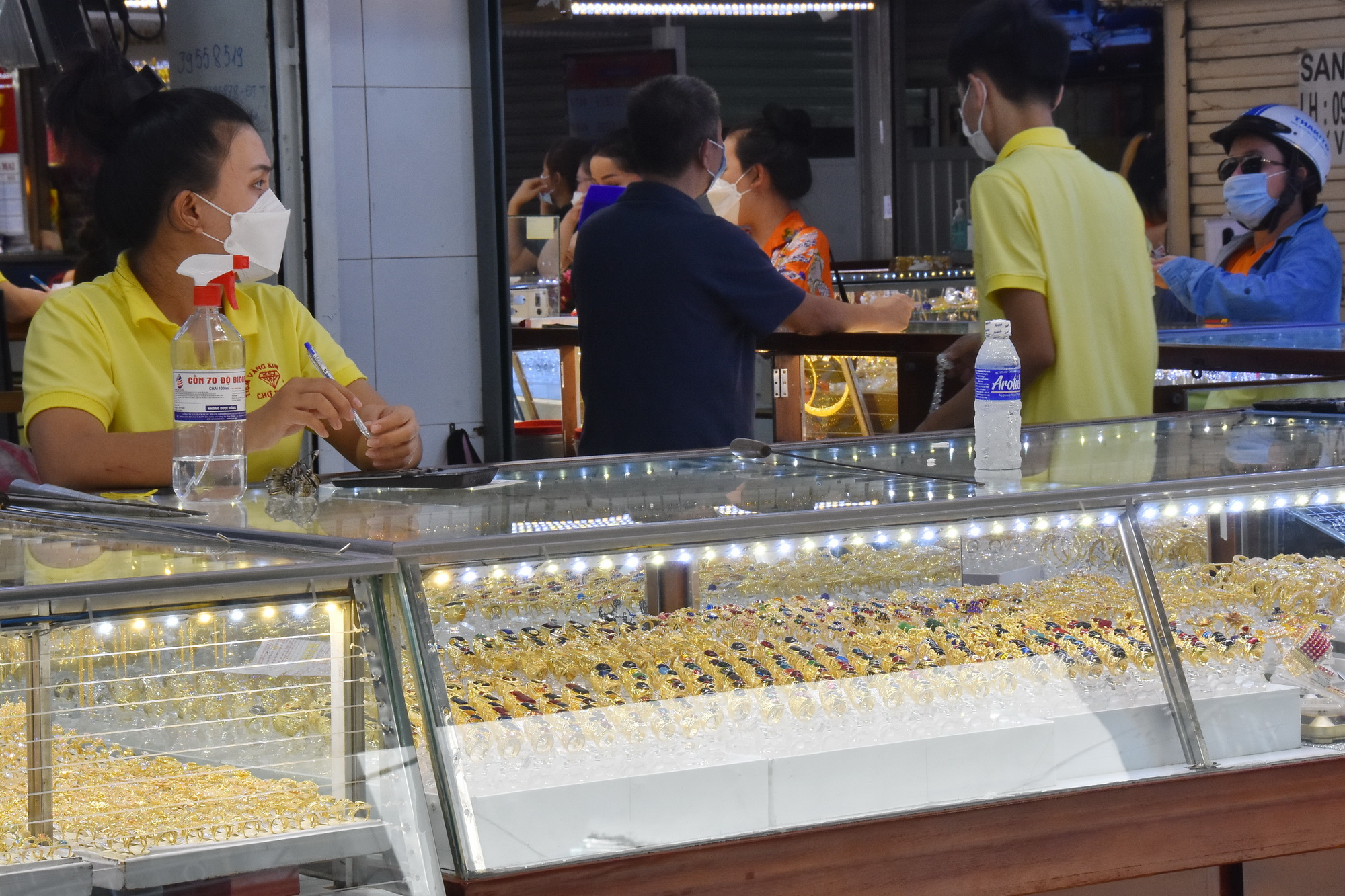 Giá vàng hôm nay 3-12: Giá vàng SJC bất động - Ảnh 1. Giá vàng hôm nay 3-12: Giá vàng SJC bất động - Ảnh 1.
