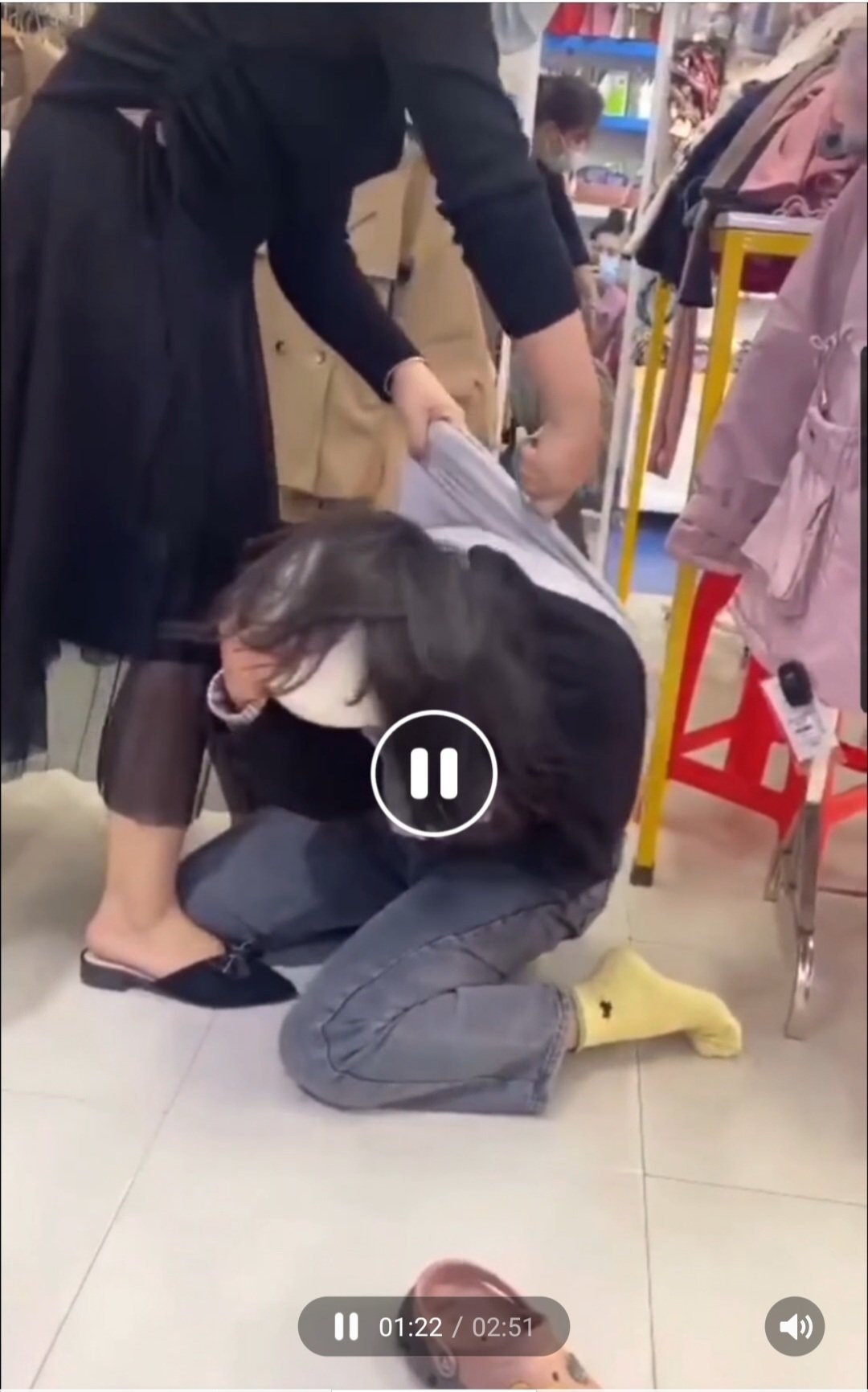 Từ vụ cô gái bị chủ shop thời trang Mai Hường bạo hành: Cha mẹ cũng cần xem lại cách dạy con - Ảnh 1.