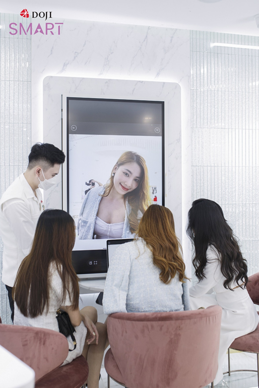 DOJI Smart ra mắt trung tâm thứ hai tại Đà Nẵng, khách hàng thích thú trải nghiệm - Ảnh 6. DOJI Smart ra mắt trung tâm thứ hai tại Đà Nẵng, khách hàng thích thú trải nghiệm - Ảnh 6.