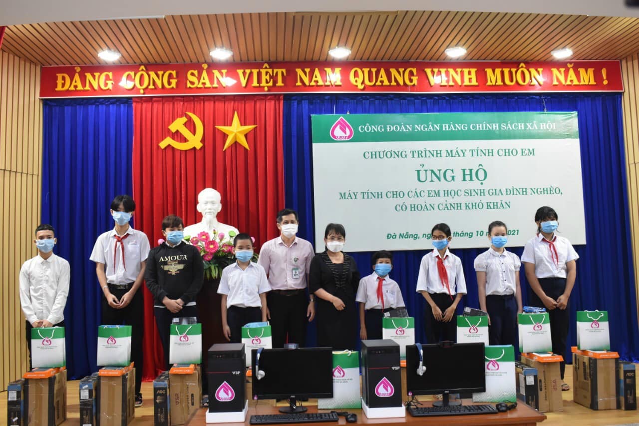 Đà Nẵng: Ngân hàng chính sách xã hội hiện thực hóa mục tiêu kép năm 2021 - Ảnh 7. Đà Nẵng: Ngân hàng chính sách xã hội hiện thực hóa mục tiêu kép năm 2021 - Ảnh 7.