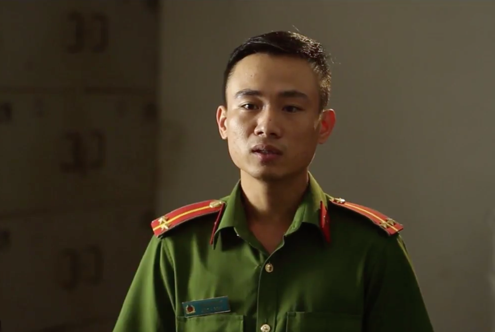 Chuyện cảm động về người chiến sĩ công an nhân dân xung phong chăm sóc cụ già mắc Covid-19 - Ảnh 4.