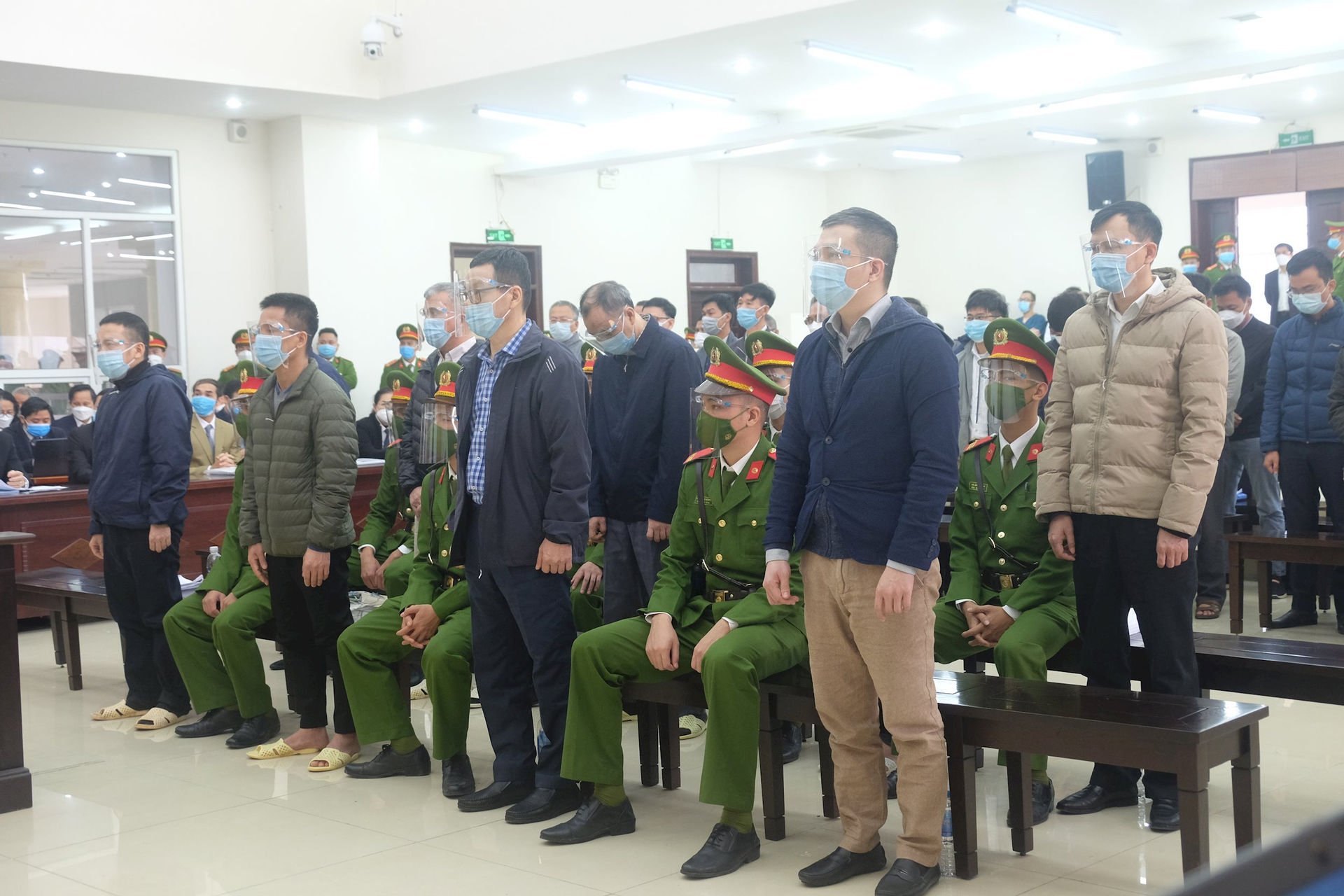 Xử vụ cao tốc Đà Nẵng – Quảng Ngãi: 2 cựu lãnh đạo VEC lĩnh án - Ảnh 4.