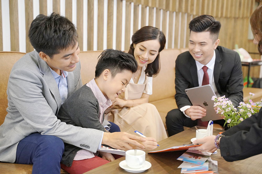 Mua bảo hiểm như tiêm vaccine - Ảnh 1.