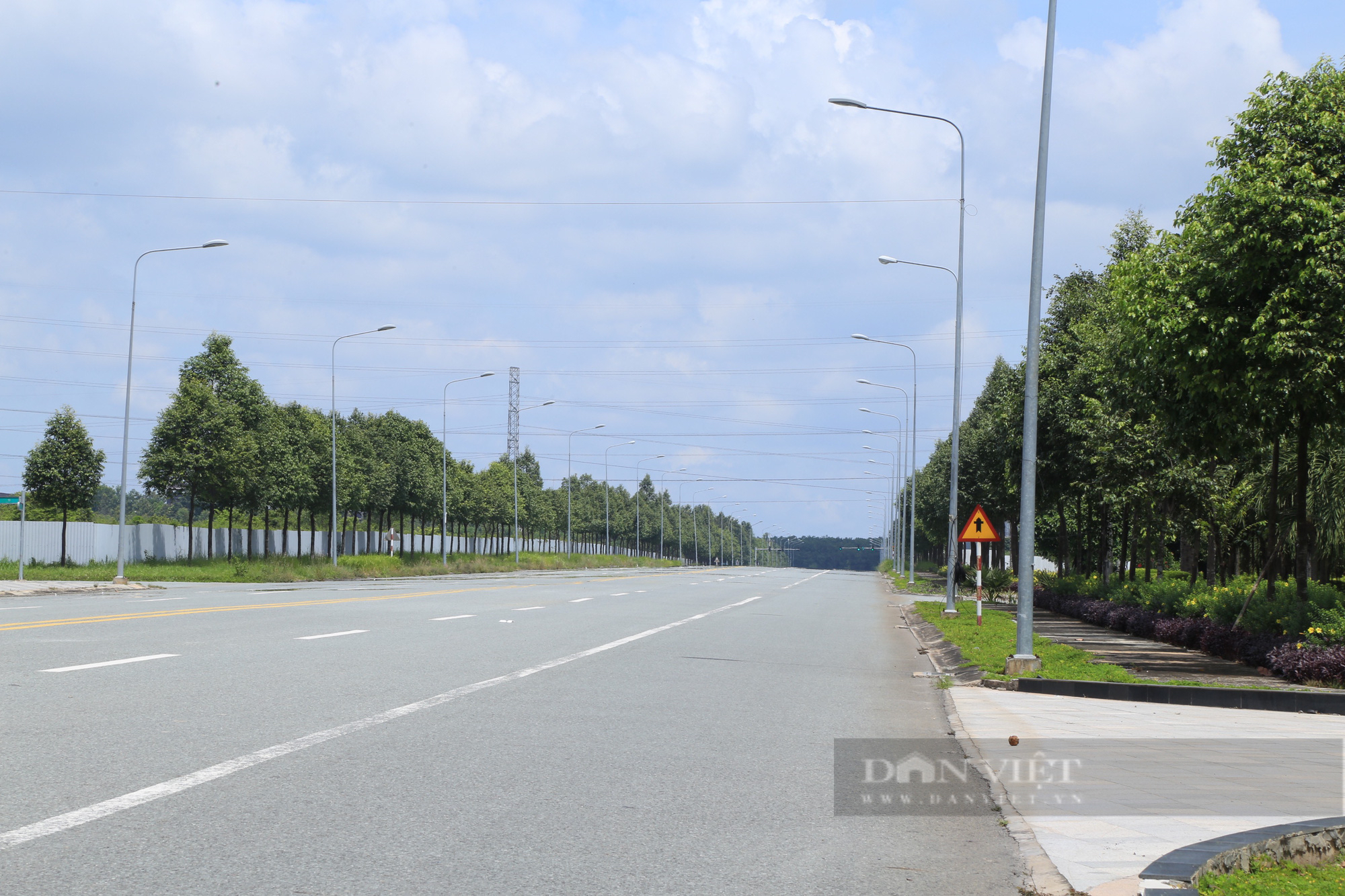 Chủ tịch tỉnh Bình Dương nêu các giải pháp đẩy mạnh tiến độ đầu tư công trong năm 2022 - Ảnh 2.