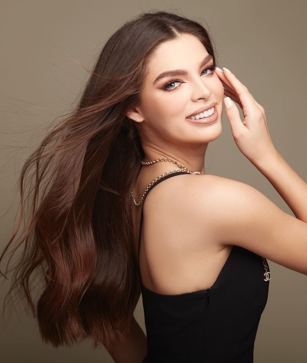 Lộ diện top 5 mỹ nhân được dự đoán toả sáng tại chung kết Miss Universe 2021 - Ảnh 1.