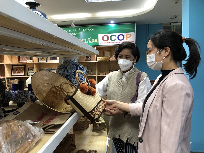 200 gian hàng dự Hội chợ Hàng lưu niệm chất lượng cao Thủ đô năm 2021 - Ảnh 1.