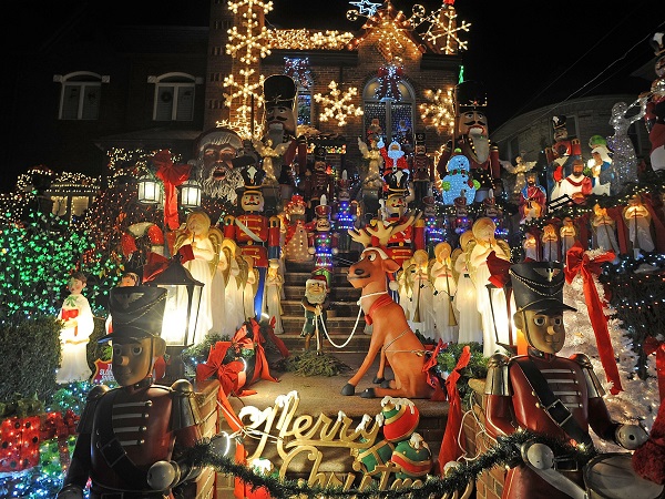Những điểm vui chơi hot nhất Sài Thành trong mùa Noel 2021 - Ảnh 3.