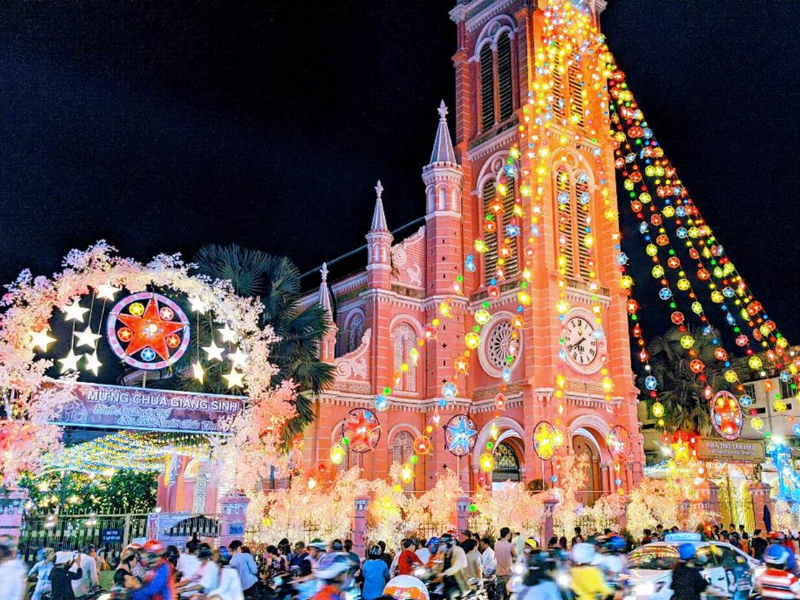Những điểm vui chơi hot nhất Sài Thành trong mùa Noel 2021 - Ảnh 2.