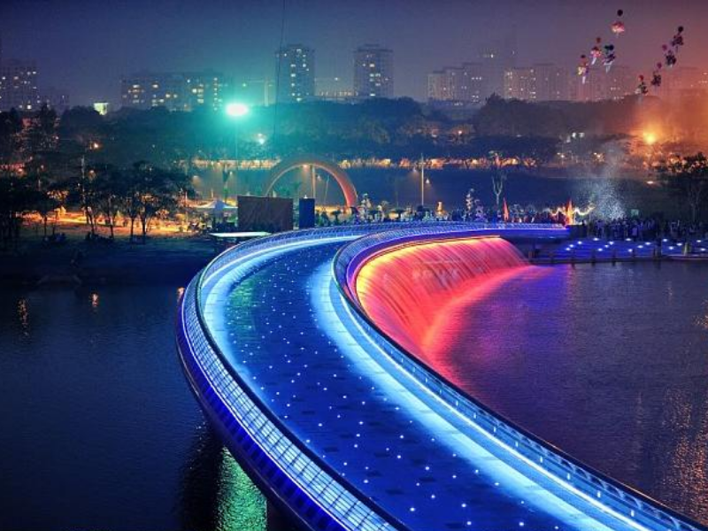 Những điểm vui chơi hot nhất Sài Thành trong mùa Noel 2021 - Ảnh 4.
