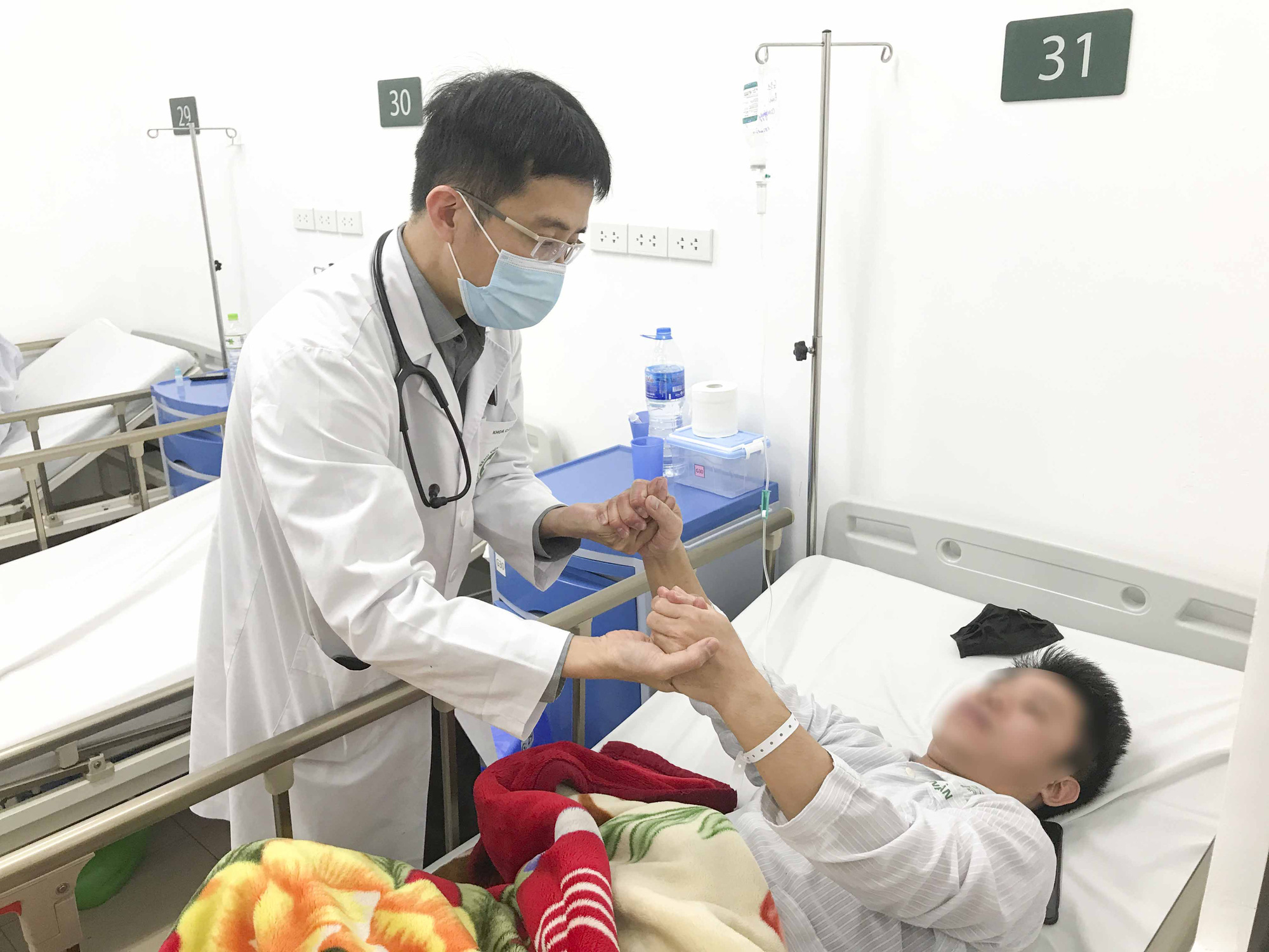 Hơn 200.000 ca đột quỵ mỗi năm và có xu hướng gia tăng ở người trẻ - Ảnh 3.