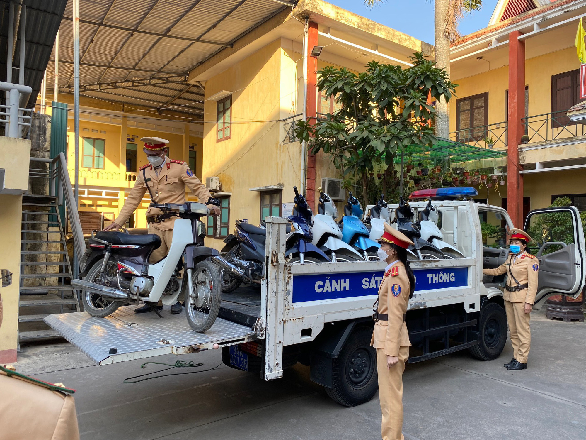 Hải Dương: Báo động tình trạng &quot;băng nhóm&quot; thanh thiếu niên vi phạm an toàn giao thông nghiêm trọng - Ảnh 1.