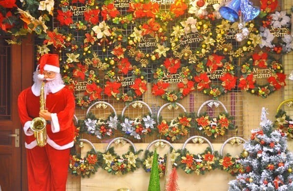 Top 5 địa điểm mua quà Giáng sinh đẹp nhất Hà Nội trong mùa Noel năm nay - Ảnh 3.